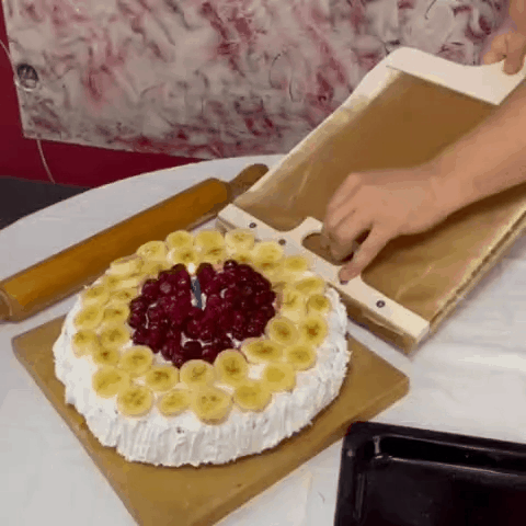 Read more about the article Elevate Your Pizza Game: The Sliding Pizza Peel