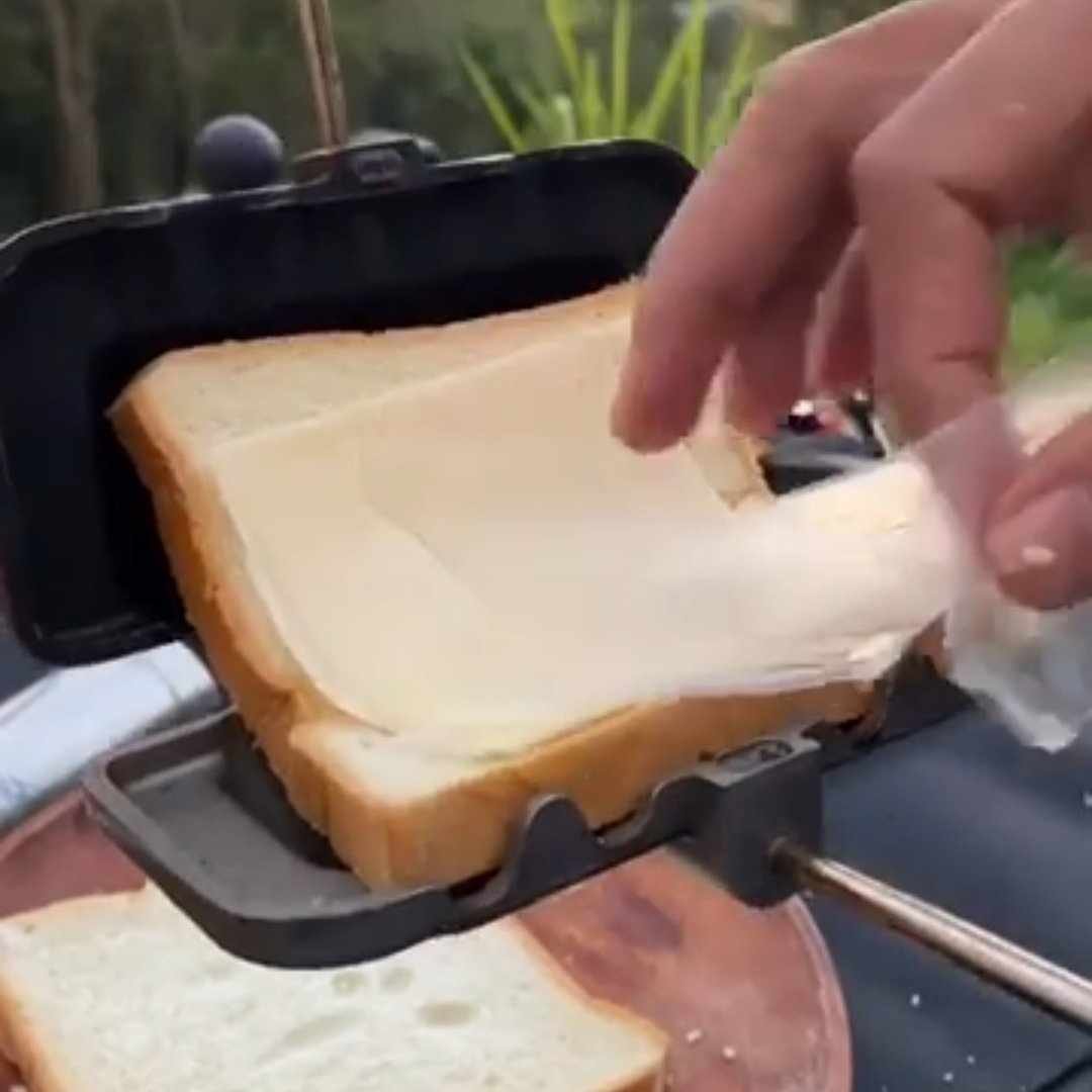 Read more about the article Sizzle & Serve: Double-Sided Sandwich Baking